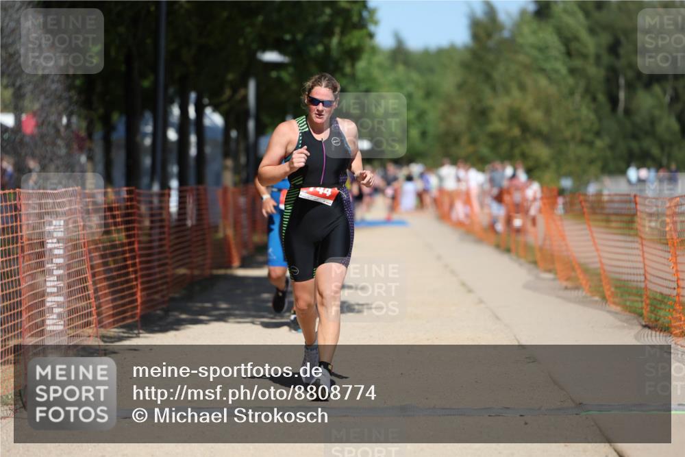 07.09.2025 - 19. Norderstedt Triathlon Michael Strokosch http://msf.ph/oto/8808774 07.09.2025 13:22:14 Laufen 329, 744, 825, 1256 meine-sportfotos.de