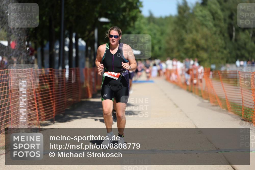 07.09.2025 - 19. Norderstedt Triathlon Michael Strokosch http://msf.ph/oto/8808779 07.09.2025 13:22:14 Laufen 329, 744, 825, 1256 meine-sportfotos.de