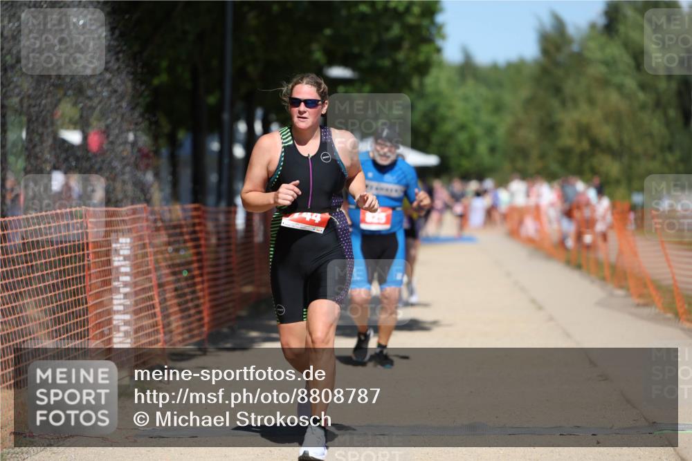 07.09.2025 - 19. Norderstedt Triathlon Michael Strokosch http://msf.ph/oto/8808787 07.09.2025 13:22:15 Laufen 329, 744, 825, 1256 meine-sportfotos.de