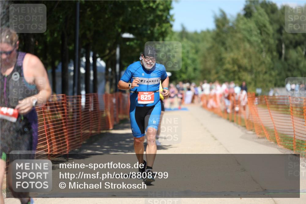 07.09.2025 - 19. Norderstedt Triathlon Michael Strokosch http://msf.ph/oto/8808799 07.09.2025 13:22:16 Laufen 329, 744, 825, 1256 meine-sportfotos.de