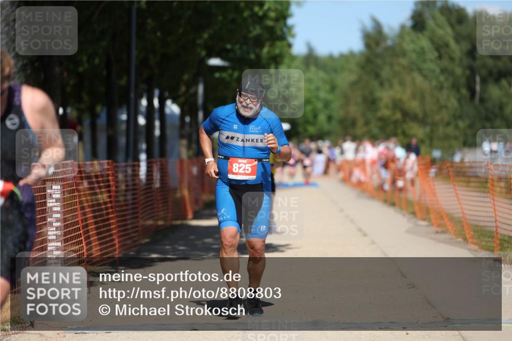 07.09.2025 - 19. Norderstedt Triathlon Michael Strokosch http://msf.ph/oto/8808803 07.09.2025 13:22:16 Laufen 329, 744, 825, 1256 meine-sportfotos.de