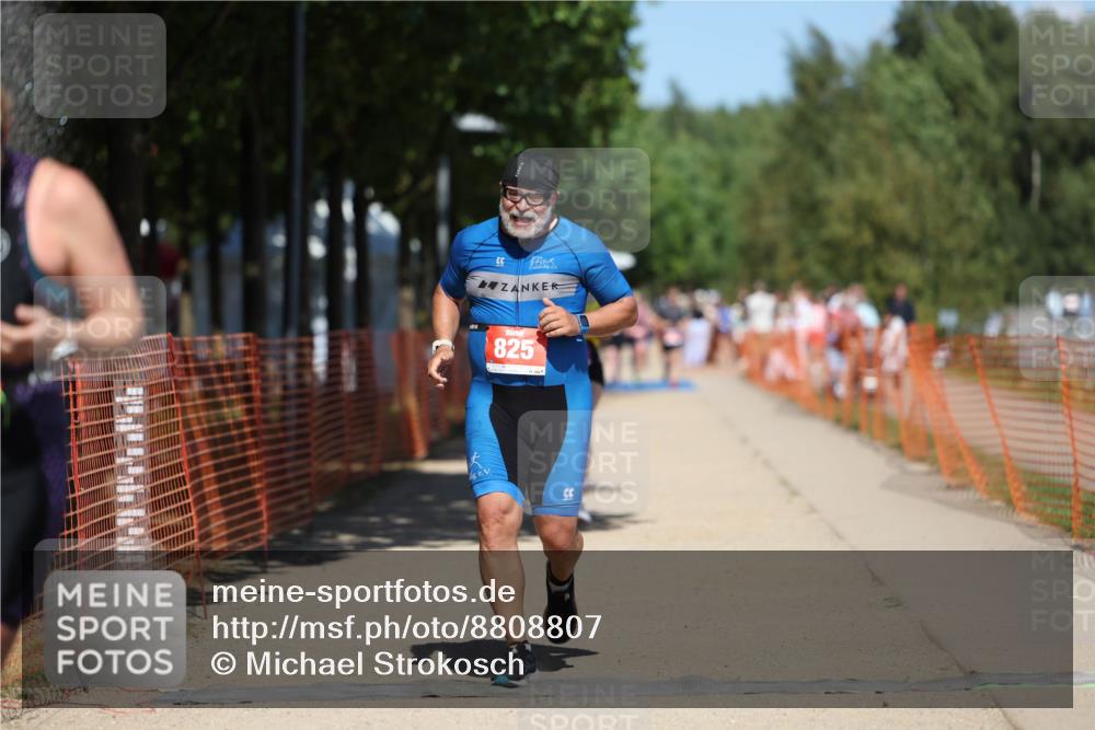 07.09.2025 - 19. Norderstedt Triathlon Michael Strokosch http://msf.ph/oto/8808807 07.09.2025 13:22:16 Laufen 329, 744, 825, 1256 meine-sportfotos.de