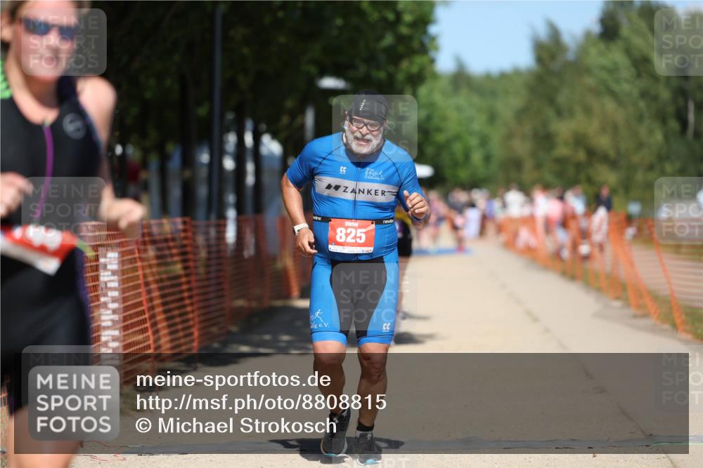 07.09.2025 - 19. Norderstedt Triathlon Michael Strokosch http://msf.ph/oto/8808815 07.09.2025 13:22:17 Laufen 329, 744, 825, 1256 meine-sportfotos.de