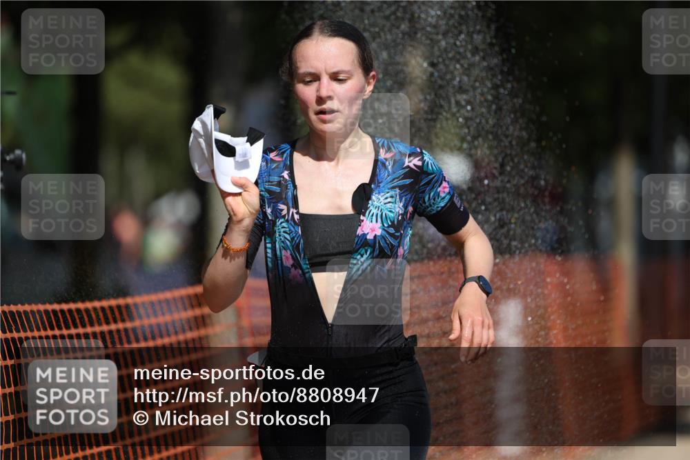 07.09.2025 - 19. Norderstedt Triathlon Michael Strokosch http://msf.ph/oto/8808947 07.09.2025 12:45:19 Laufen 1272, 1343 meine-sportfotos.de