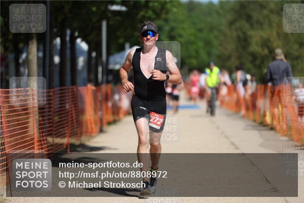 07.09.2025 - 19. Norderstedt Triathlon Michael Strokosch http://msf.ph/oto/8808972 07.09.2025 12:45:22 Laufen 1272, 1343 meine-sportfotos.de