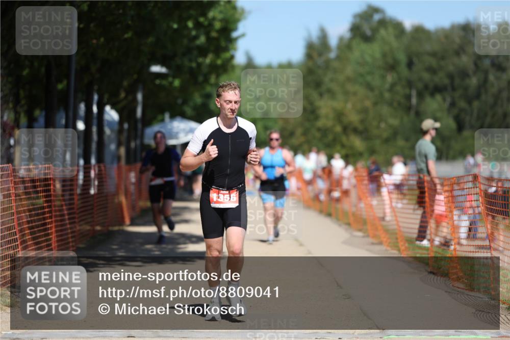 07.09.2025 - 19. Norderstedt Triathlon Michael Strokosch http://msf.ph/oto/8809041 07.09.2025 13:22:50 Laufen 211, 742, 766, 1356 meine-sportfotos.de