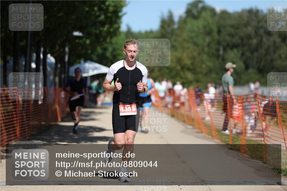 07.09.2025 - 19. Norderstedt Triathlon Michael Strokosch http://msf.ph/oto/8809044 07.09.2025 13:22:50 Laufen 211, 742, 766, 1356 meine-sportfotos.de