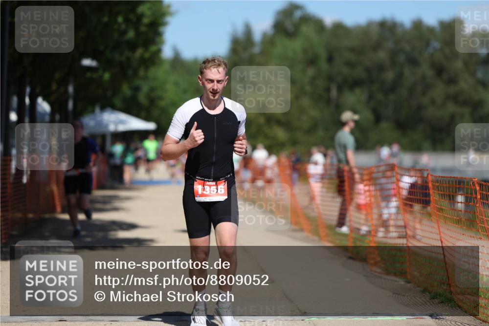 07.09.2025 - 19. Norderstedt Triathlon Michael Strokosch http://msf.ph/oto/8809052 07.09.2025 13:22:50 Laufen 211, 742, 766, 1356 meine-sportfotos.de