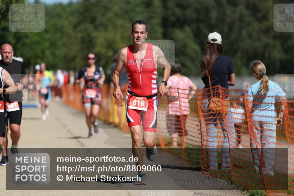 07.09.2025 - 19. Norderstedt Triathlon Michael Strokosch http://msf.ph/oto/8809060 07.09.2025 12:45:39 Laufen 184, 267, 816, 1386, 1397 meine-sportfotos.de