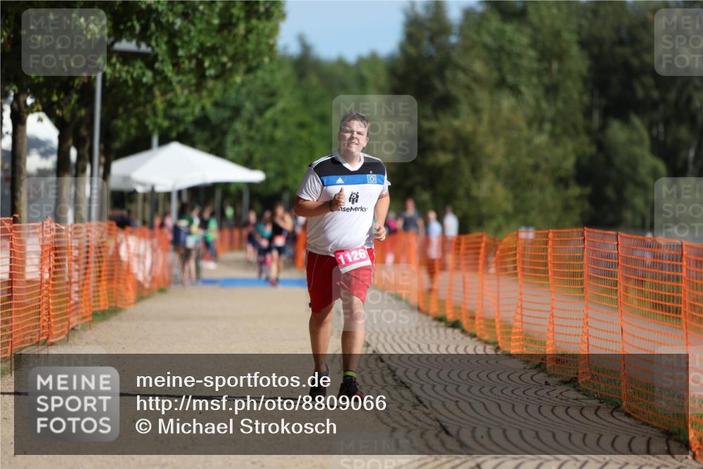 07.09.2025 - 19. Norderstedt Triathlon Michael Strokosch http://msf.ph/oto/8809066 07.09.2025 10:35:12 Laufen 1114, 1126 meine-sportfotos.de