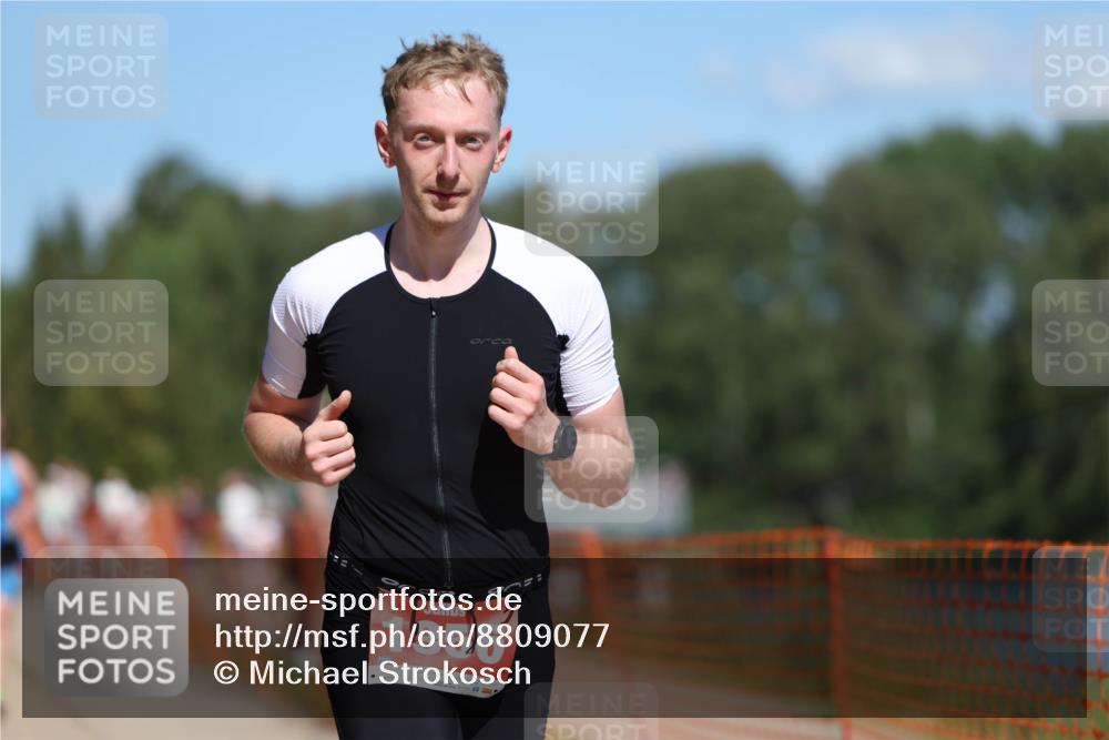 07.09.2025 - 19. Norderstedt Triathlon Michael Strokosch http://msf.ph/oto/8809077 07.09.2025 13:22:52 Laufen 742, 766, 1356 meine-sportfotos.de