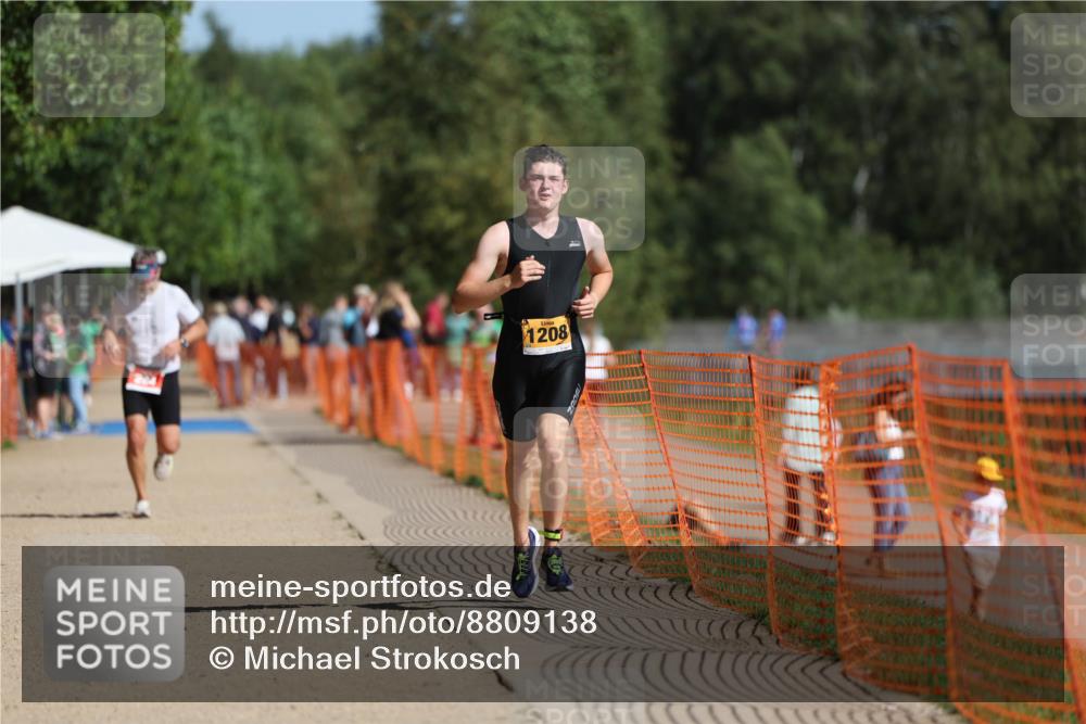 07.09.2025 - 19. Norderstedt Triathlon Michael Strokosch http://msf.ph/oto/8809138 07.09.2025 11:36:06 Laufen 284, 749, 1163, 1208 meine-sportfotos.de