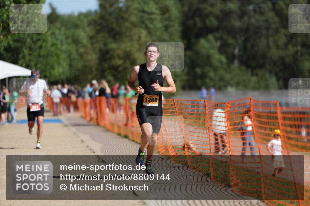 07.09.2025 - 19. Norderstedt Triathlon Michael Strokosch http://msf.ph/oto/8809144 07.09.2025 11:36:06 Laufen 284, 749, 1163, 1208 meine-sportfotos.de