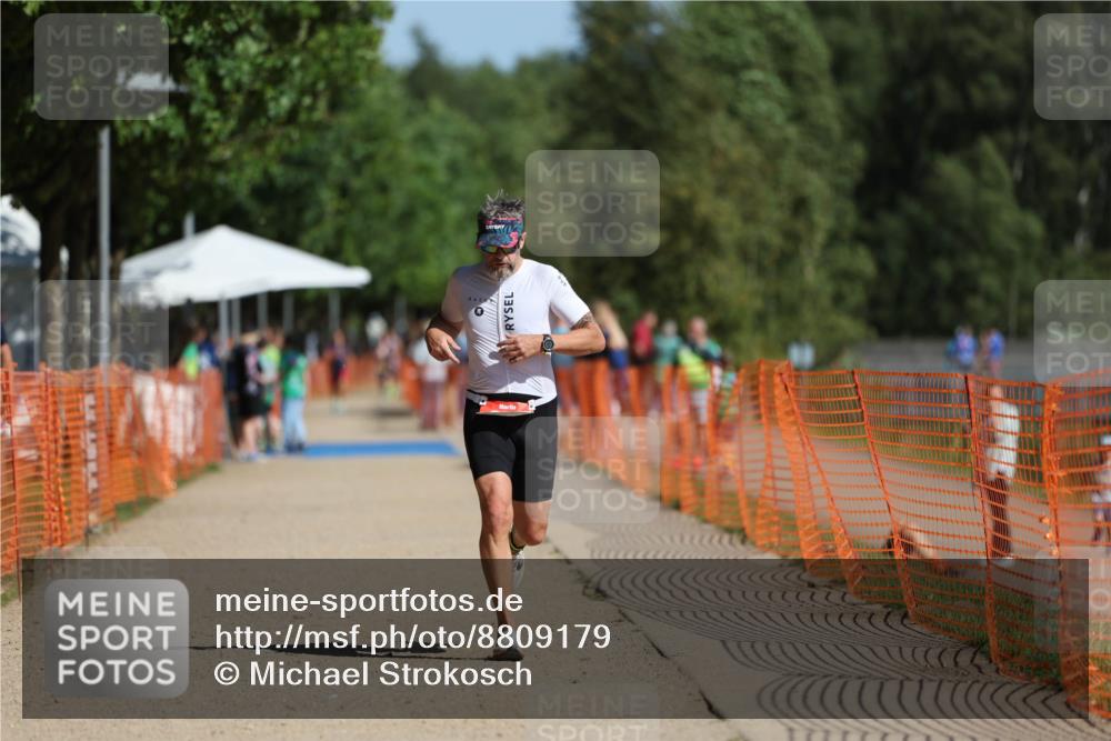 07.09.2025 - 19. Norderstedt Triathlon Michael Strokosch http://msf.ph/oto/8809179 07.09.2025 11:36:10 Laufen 284, 1208 meine-sportfotos.de