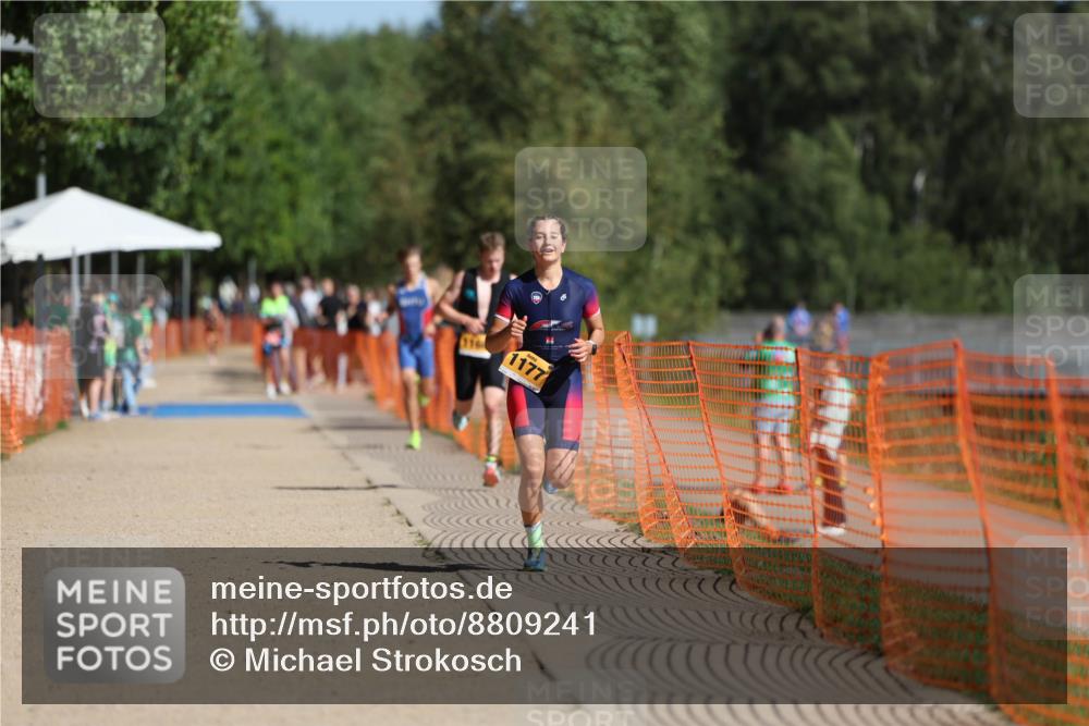 07.09.2025 - 19. Norderstedt Triathlon Michael Strokosch http://msf.ph/oto/8809241 07.09.2025 11:36:35 Laufen 1166, 1177 meine-sportfotos.de