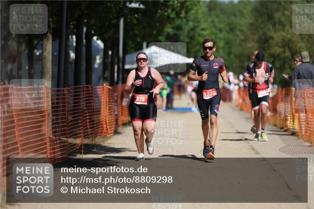 07.09.2025 - 19. Norderstedt Triathlon Michael Strokosch http://msf.ph/oto/8809298 07.09.2025 12:46:17 Laufen 278, 695, 1233 meine-sportfotos.de