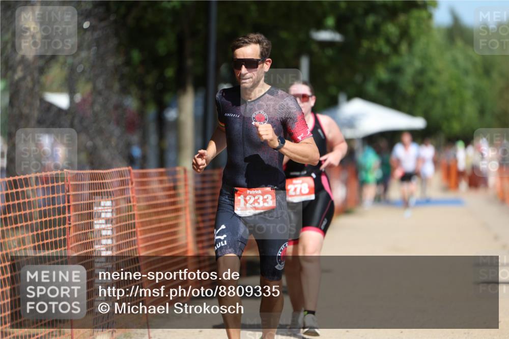 07.09.2025 - 19. Norderstedt Triathlon Michael Strokosch http://msf.ph/oto/8809335 07.09.2025 12:46:20 Laufen 278, 695, 728, 1233 meine-sportfotos.de
