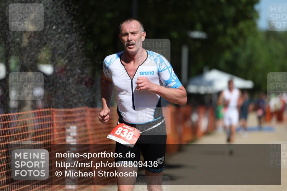 07.09.2025 - 19. Norderstedt Triathlon Michael Strokosch http://msf.ph/oto/8809436 07.09.2025 12:46:33 Laufen 697, 838 meine-sportfotos.de