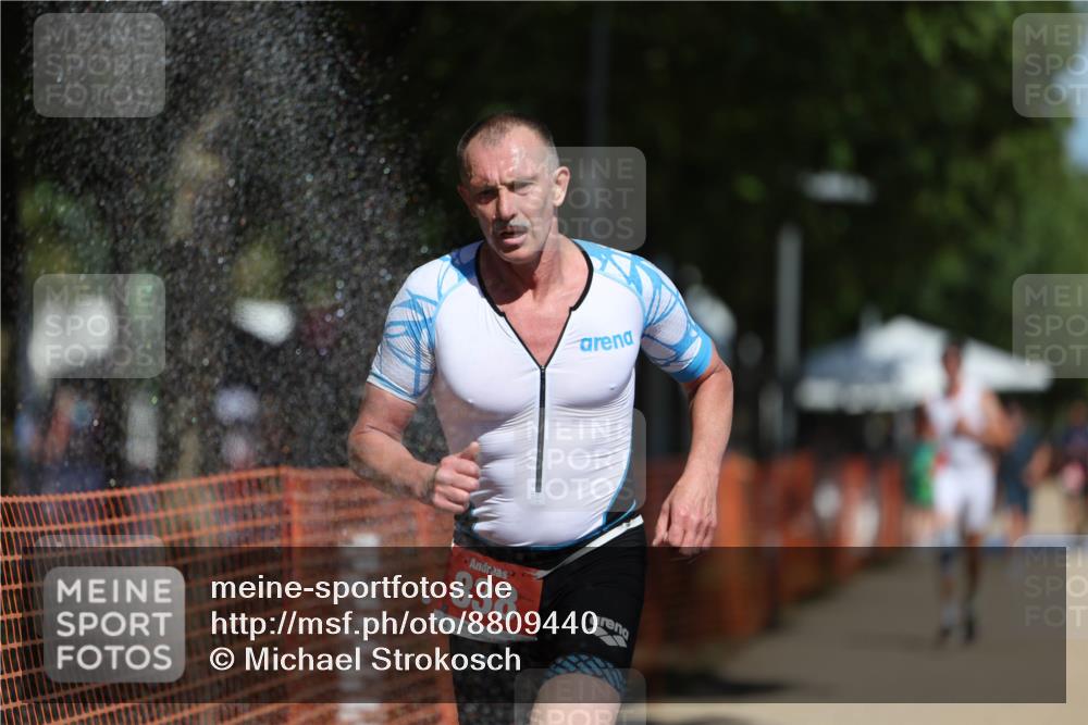 07.09.2025 - 19. Norderstedt Triathlon Michael Strokosch http://msf.ph/oto/8809440 07.09.2025 12:46:33 Laufen 697, 838 meine-sportfotos.de