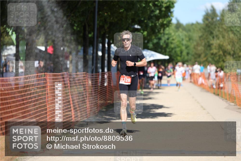 07.09.2025 - 19. Norderstedt Triathlon Michael Strokosch http://msf.ph/oto/8809536 07.09.2025 13:24:23 Laufen 1328 meine-sportfotos.de