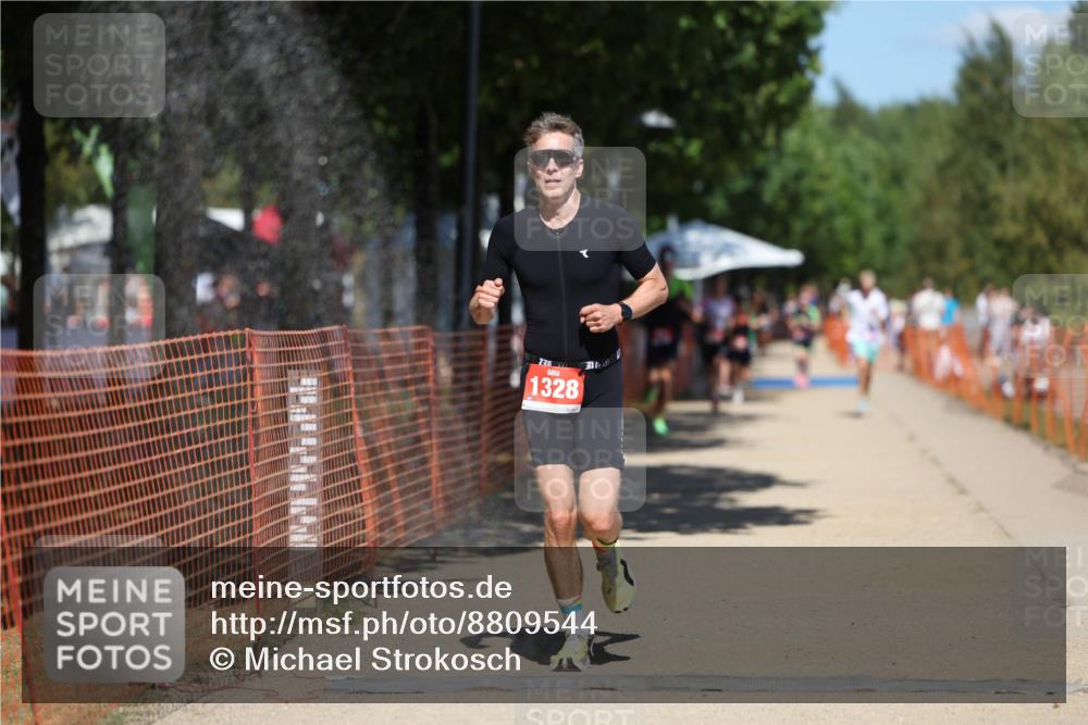 07.09.2025 - 19. Norderstedt Triathlon Michael Strokosch http://msf.ph/oto/8809544 07.09.2025 13:24:24 Laufen 275, 1328 meine-sportfotos.de