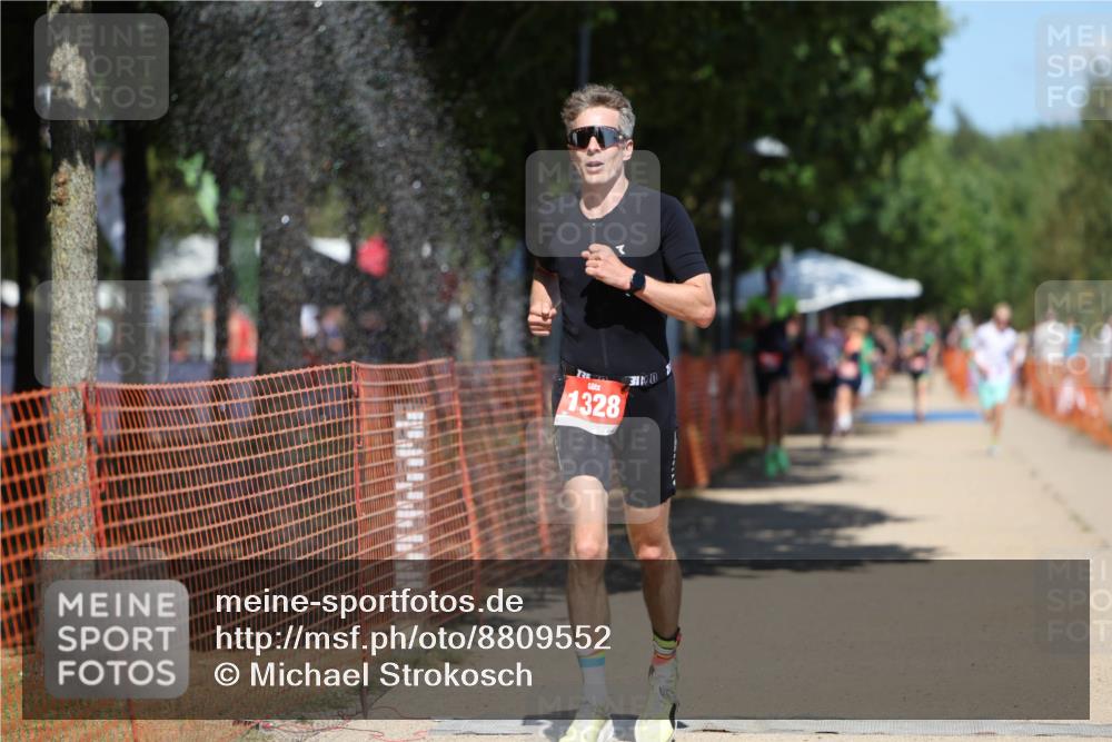 07.09.2025 - 19. Norderstedt Triathlon Michael Strokosch http://msf.ph/oto/8809552 07.09.2025 13:24:24 Laufen 275, 1328 meine-sportfotos.de