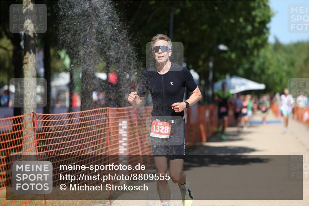 07.09.2025 - 19. Norderstedt Triathlon Michael Strokosch http://msf.ph/oto/8809555 07.09.2025 13:24:24 Laufen 275, 1328 meine-sportfotos.de