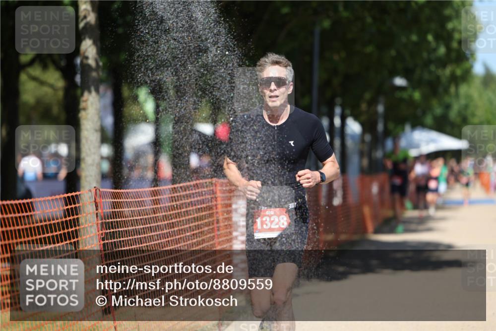 07.09.2025 - 19. Norderstedt Triathlon Michael Strokosch http://msf.ph/oto/8809559 07.09.2025 13:24:25 Laufen 275, 1328 meine-sportfotos.de