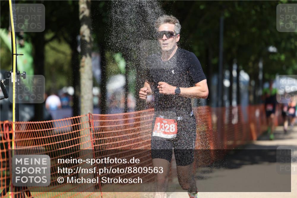 07.09.2025 - 19. Norderstedt Triathlon Michael Strokosch http://msf.ph/oto/8809563 07.09.2025 13:24:25 Laufen 275, 1328 meine-sportfotos.de