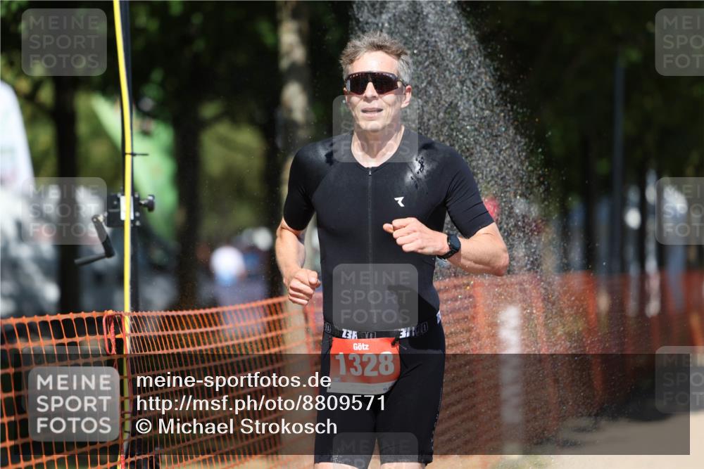 07.09.2025 - 19. Norderstedt Triathlon Michael Strokosch http://msf.ph/oto/8809571 07.09.2025 13:24:25 Laufen 275, 1328 meine-sportfotos.de