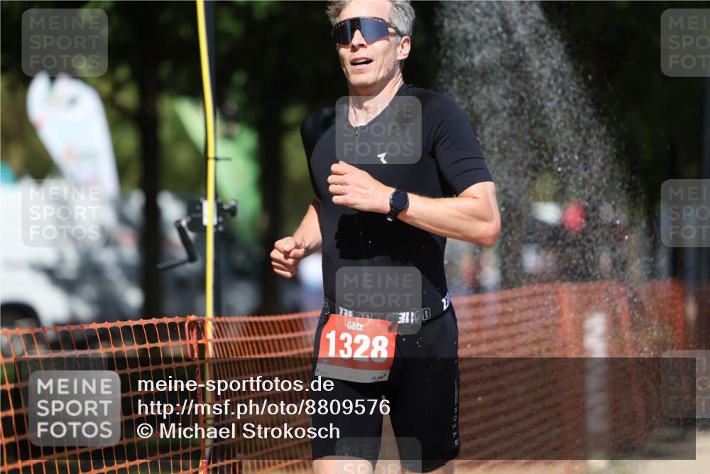 07.09.2025 - 19. Norderstedt Triathlon Michael Strokosch http://msf.ph/oto/8809576 07.09.2025 13:24:26 Laufen 275, 331, 1328 meine-sportfotos.de