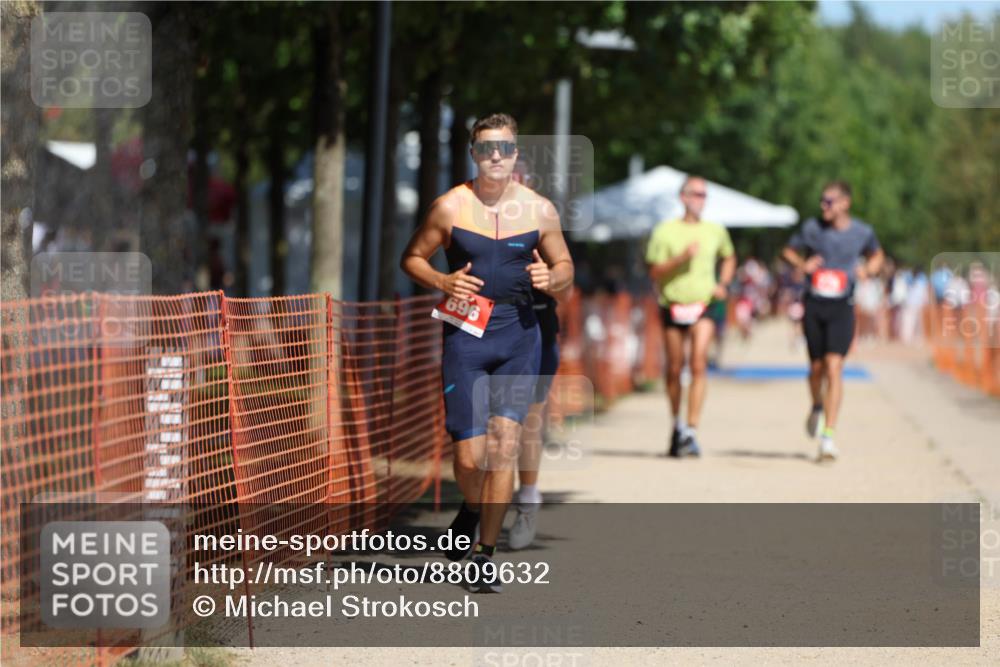 07.09.2025 - 19. Norderstedt Triathlon Michael Strokosch http://msf.ph/oto/8809632 07.09.2025 12:46:57 Laufen 696, 776, 1213 meine-sportfotos.de