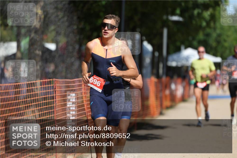 07.09.2025 - 19. Norderstedt Triathlon Michael Strokosch http://msf.ph/oto/8809652 07.09.2025 12:46:59 Laufen 696, 776, 1213, 1247 meine-sportfotos.de