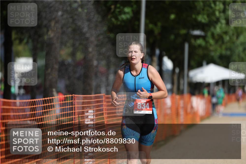 07.09.2025 - 19. Norderstedt Triathlon Michael Strokosch http://msf.ph/oto/8809830 07.09.2025 11:38:06 Laufen 770, 834, 1181 meine-sportfotos.de