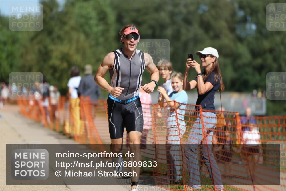 07.09.2025 - 19. Norderstedt Triathlon Michael Strokosch http://msf.ph/oto/8809833 07.09.2025 12:47:23 Laufen 151, 227, 713 meine-sportfotos.de