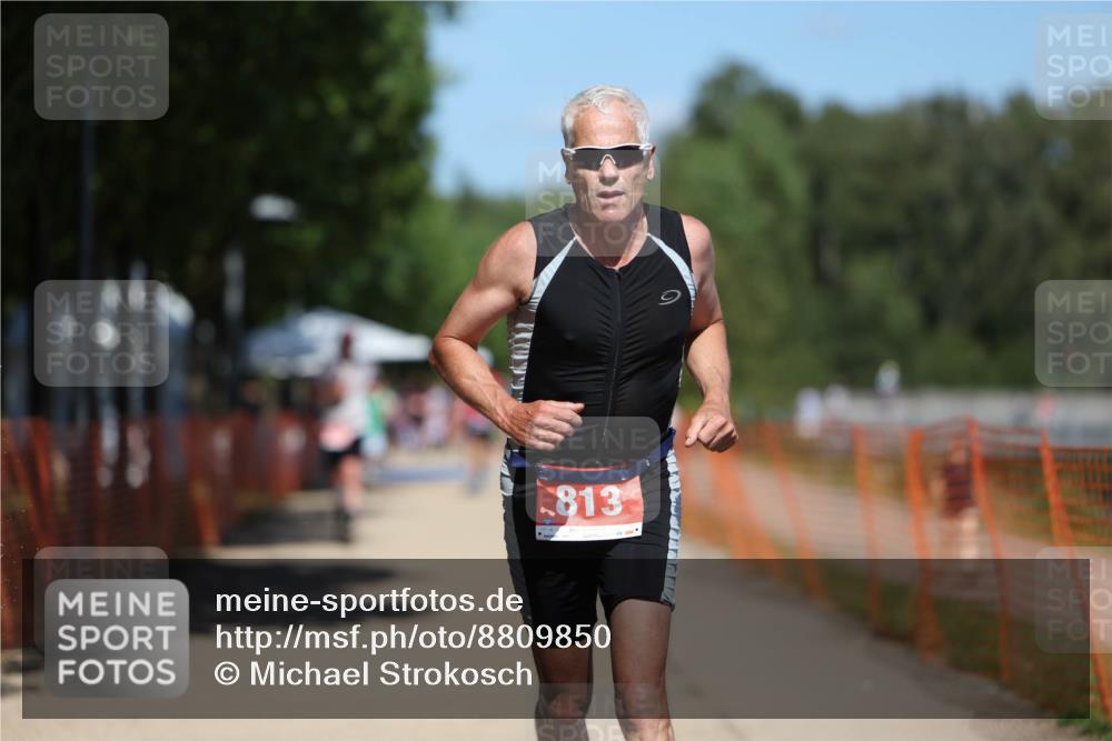 07.09.2025 - 19. Norderstedt Triathlon Michael Strokosch http://msf.ph/oto/8809850 07.09.2025 13:25:01 Laufen 813, 1230 meine-sportfotos.de