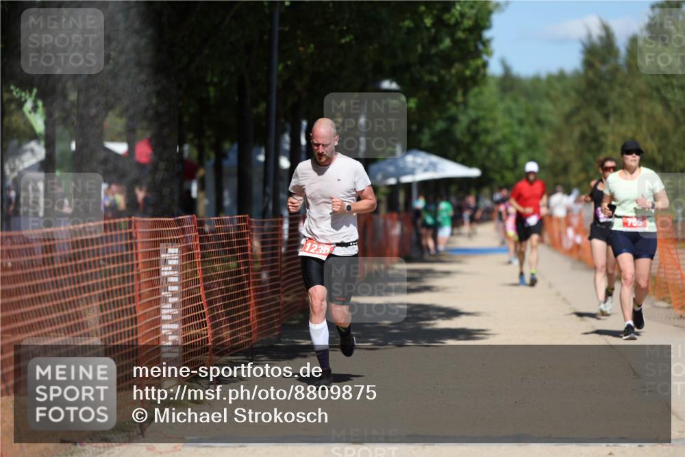07.09.2025 - 19. Norderstedt Triathlon Michael Strokosch http://msf.ph/oto/8809875 07.09.2025 13:25:06 Laufen 342, 755, 1230 meine-sportfotos.de
