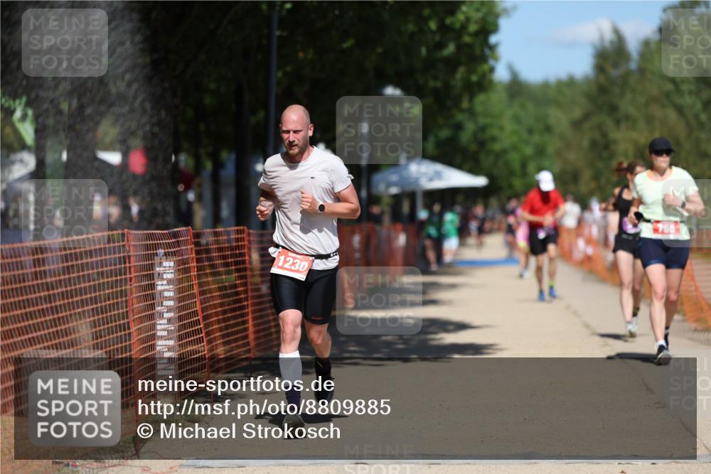 07.09.2025 - 19. Norderstedt Triathlon Michael Strokosch http://msf.ph/oto/8809885 07.09.2025 13:25:07 Laufen 342, 755, 1230 meine-sportfotos.de