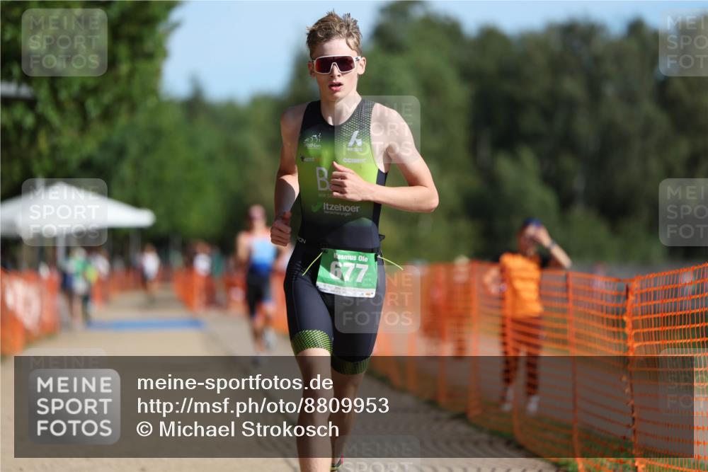 07.09.2025 - 19. Norderstedt Triathlon Michael Strokosch http://msf.ph/oto/8809953 07.09.2025 10:39:36 Laufen 654, 677 meine-sportfotos.de