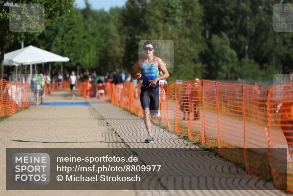 07.09.2025 - 19. Norderstedt Triathlon Michael Strokosch http://msf.ph/oto/8809977 07.09.2025 10:39:39 Laufen 654, 677 meine-sportfotos.de