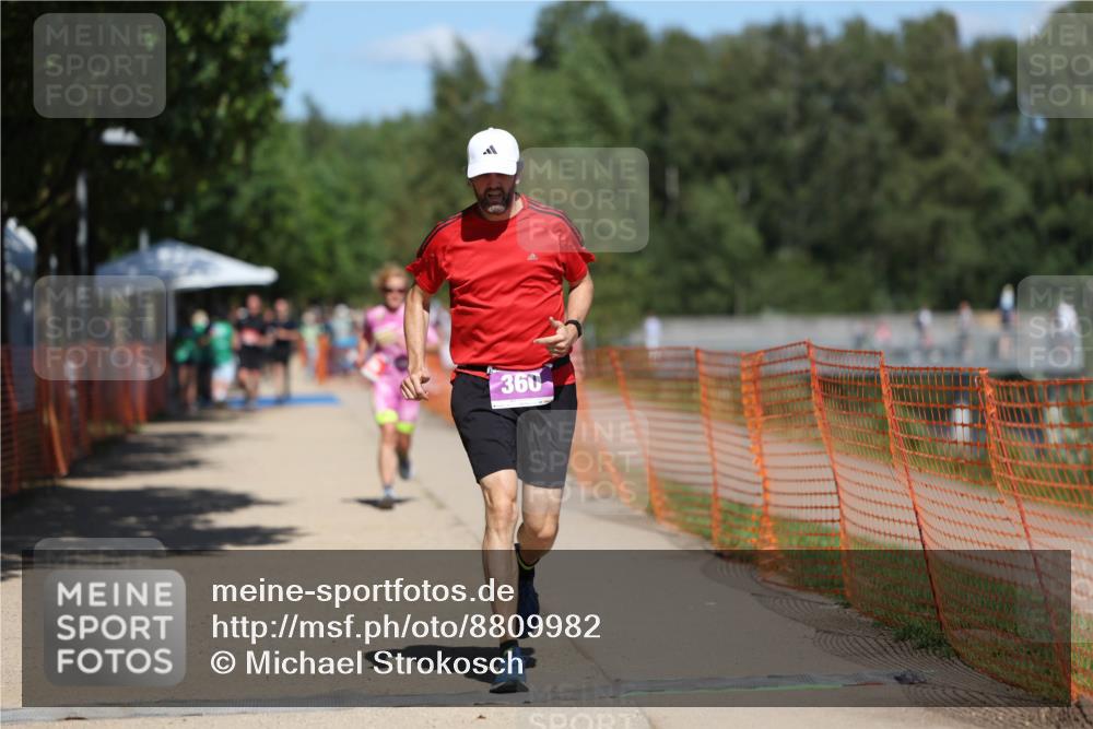 07.09.2025 - 19. Norderstedt Triathlon Michael Strokosch http://msf.ph/oto/8809982 07.09.2025 13:25:15 Laufen 235, 342, 360, 755 meine-sportfotos.de