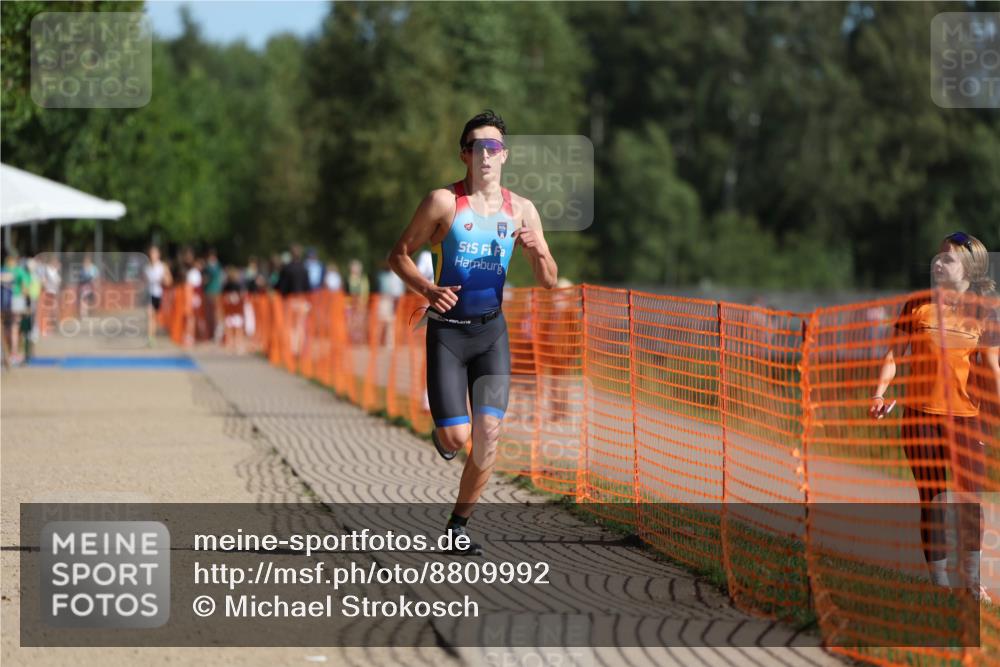 07.09.2025 - 19. Norderstedt Triathlon Michael Strokosch http://msf.ph/oto/8809992 07.09.2025 10:39:40 Laufen 654, 677 meine-sportfotos.de