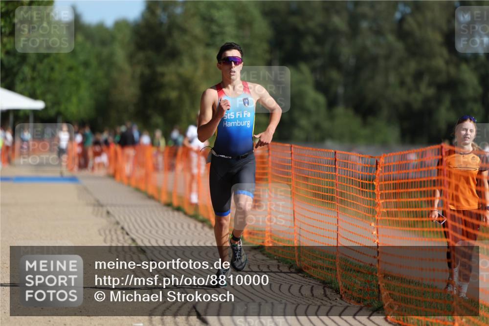 07.09.2025 - 19. Norderstedt Triathlon Michael Strokosch http://msf.ph/oto/8810000 07.09.2025 10:39:40 Laufen 654, 677 meine-sportfotos.de