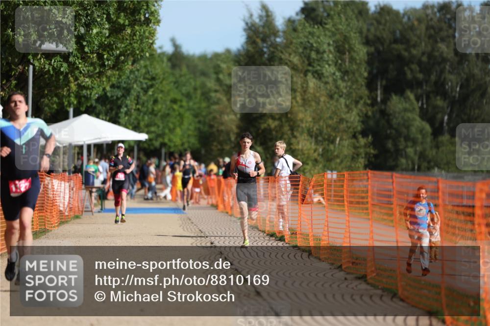 07.09.2025 - 19. Norderstedt Triathlon Michael Strokosch http://msf.ph/oto/8810169 07.09.2025 10:40:10 Laufen 664, 1127 meine-sportfotos.de