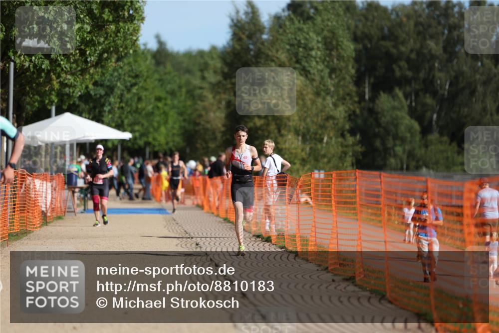 07.09.2025 - 19. Norderstedt Triathlon Michael Strokosch http://msf.ph/oto/8810183 07.09.2025 10:40:11 Laufen 664, 1127 meine-sportfotos.de