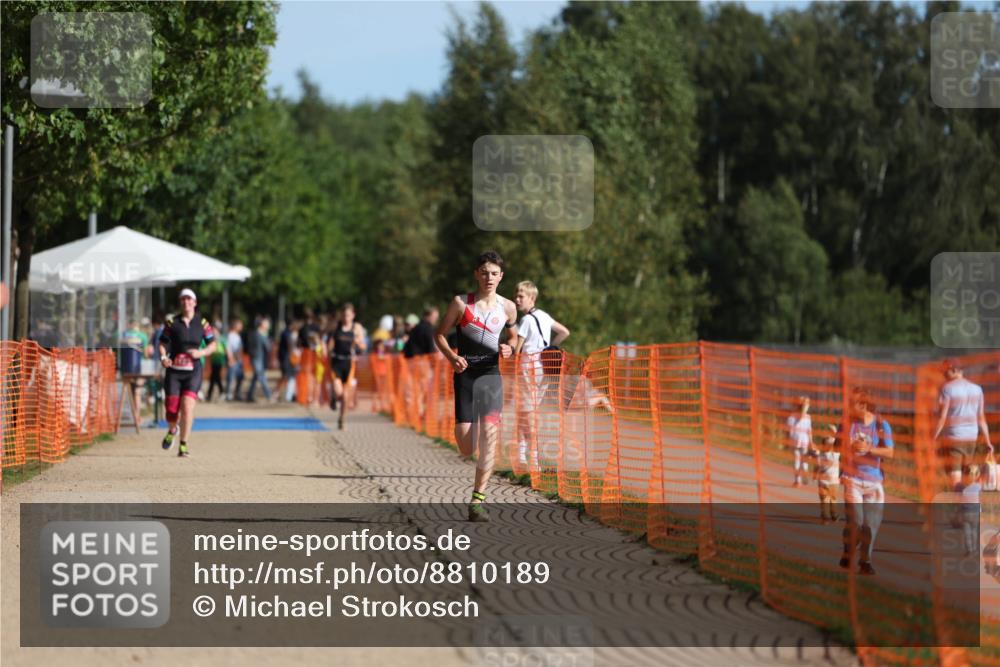 07.09.2025 - 19. Norderstedt Triathlon Michael Strokosch http://msf.ph/oto/8810189 07.09.2025 10:40:11 Laufen 664, 1127 meine-sportfotos.de