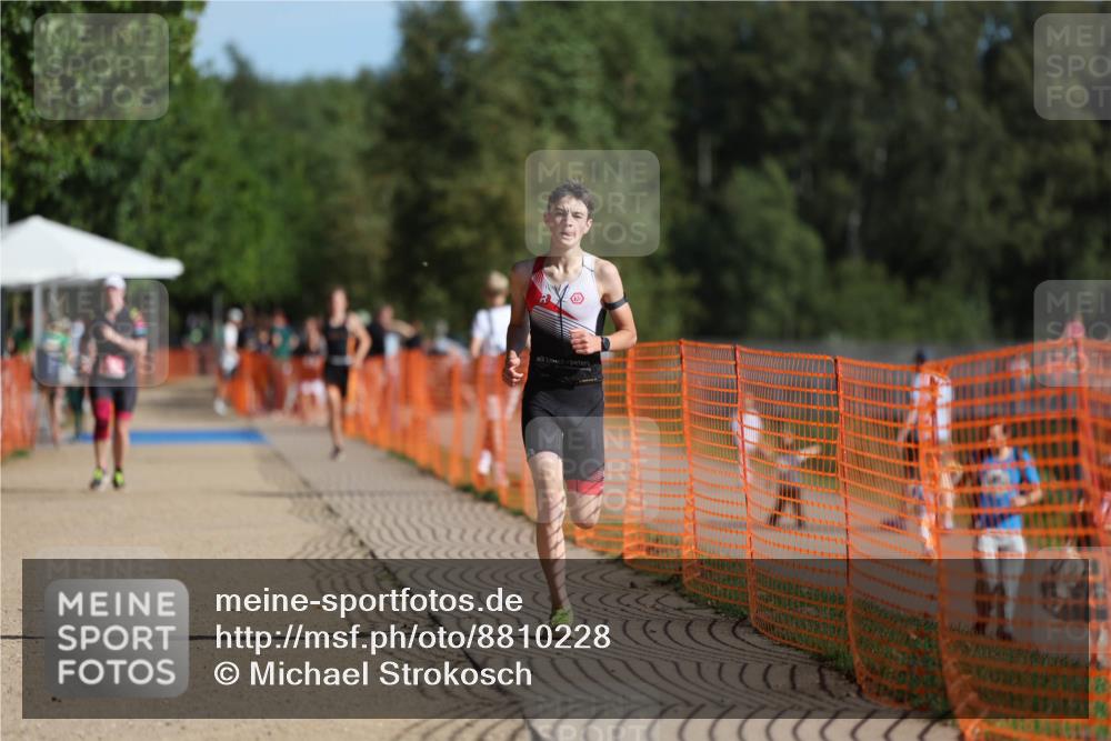 07.09.2025 - 19. Norderstedt Triathlon Michael Strokosch http://msf.ph/oto/8810228 07.09.2025 10:40:13 Laufen 664, 1127 meine-sportfotos.de
