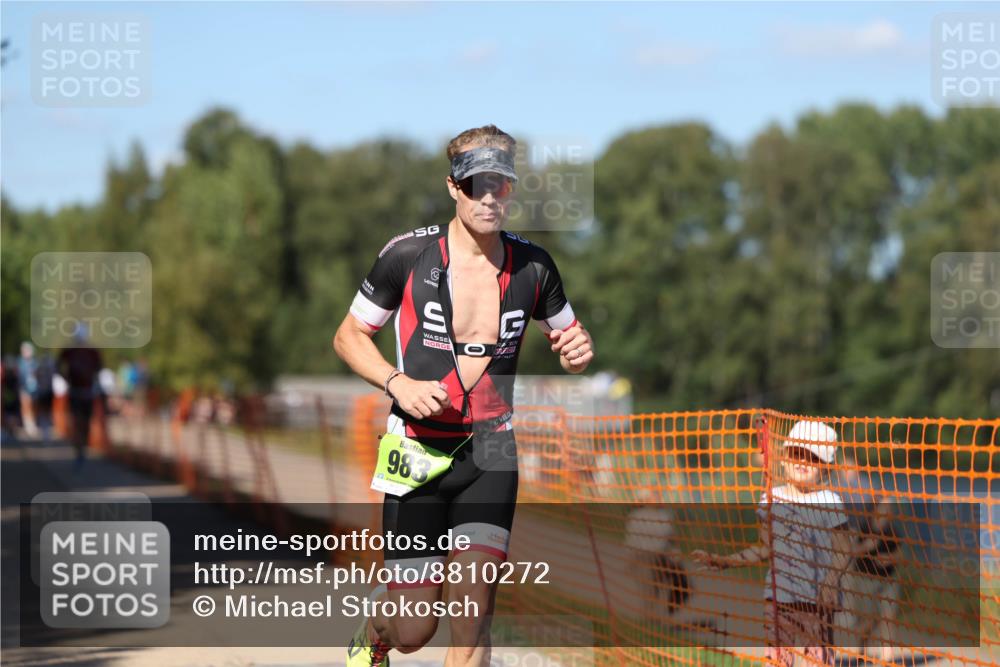 07.09.2025 - 19. Norderstedt Triathlon Michael Strokosch http://msf.ph/oto/8810272 07.09.2025 15:17:42 Laufen 982, 983 meine-sportfotos.de