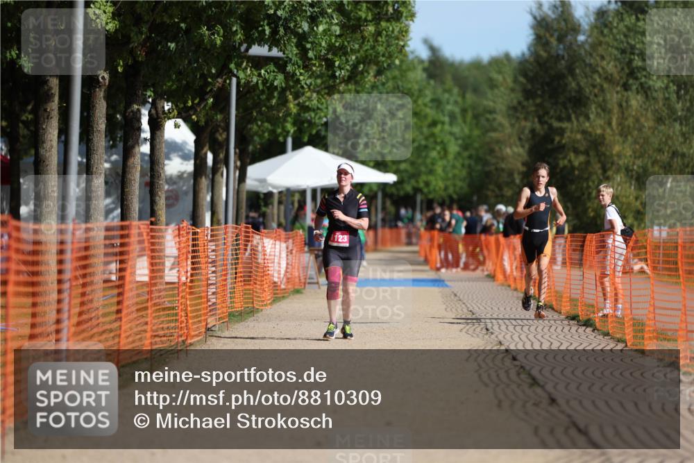 07.09.2025 - 19. Norderstedt Triathlon Michael Strokosch http://msf.ph/oto/8810309 07.09.2025 10:40:17 Laufen 645, 664, 1127 meine-sportfotos.de