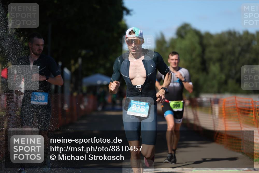 07.09.2025 - 19. Norderstedt Triathlon Michael Strokosch http://msf.ph/oto/8810457 07.09.2025 15:18:07 Laufen 398, 990, 1478 meine-sportfotos.de